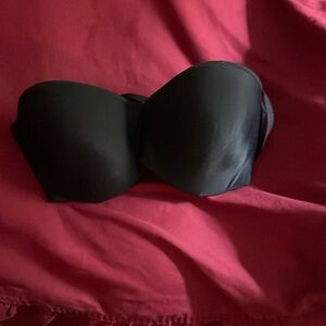 Black like new straps are removable can x in back